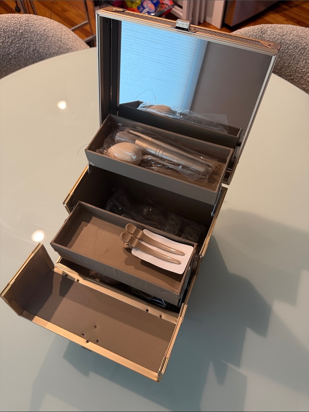 CONAIR 100-PIECE BRONZE BEAUTY CASE - Picture 3 of 6
